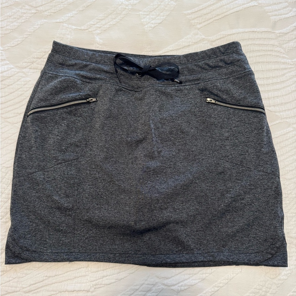 EUC Skort Size Medium in Heather Grey